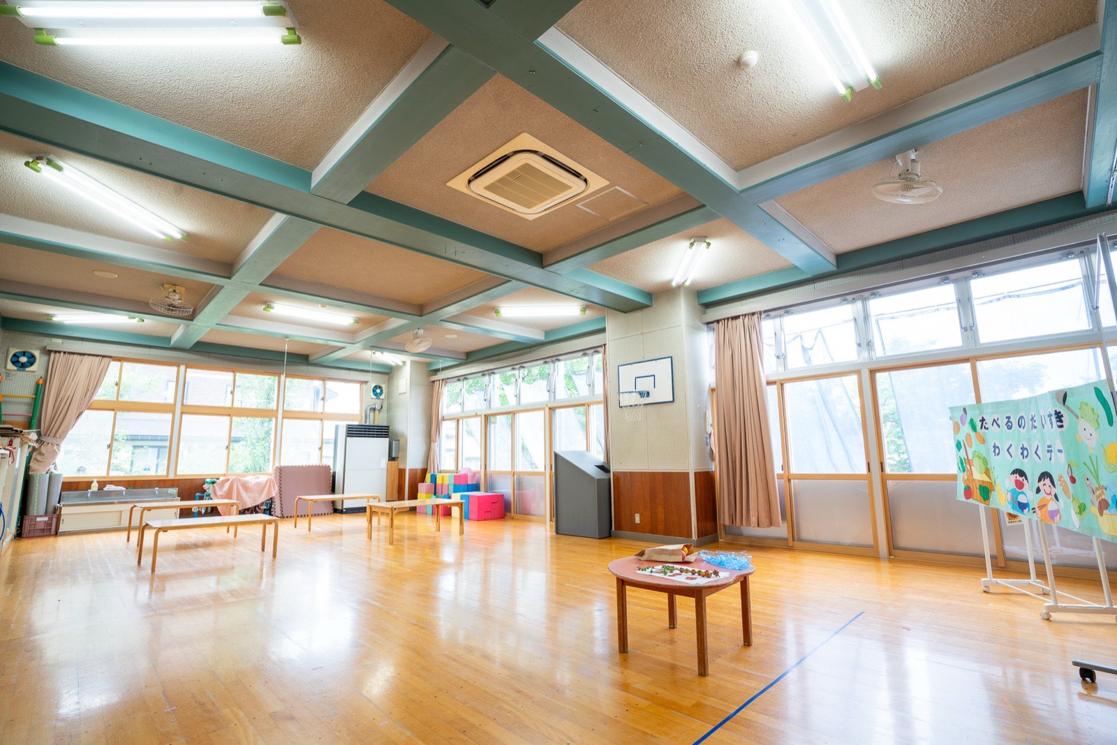しんざこども園の遊戯室