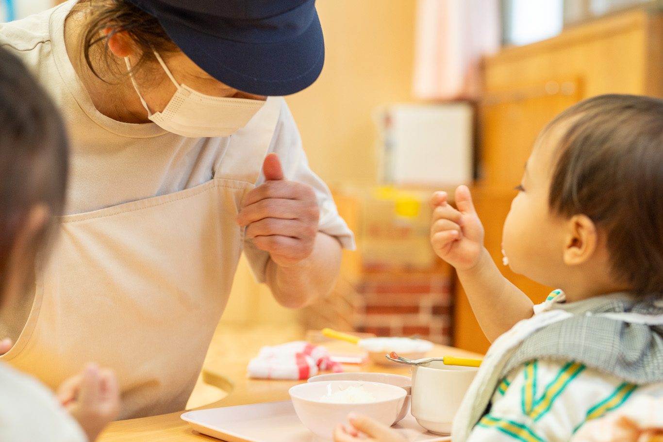 しんざこども園の給食の時間